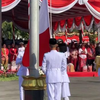 bendera terbalik
